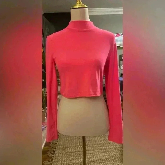 Feathers Pink Mock Neck Crop Blouse Large - Picture 1 of 7